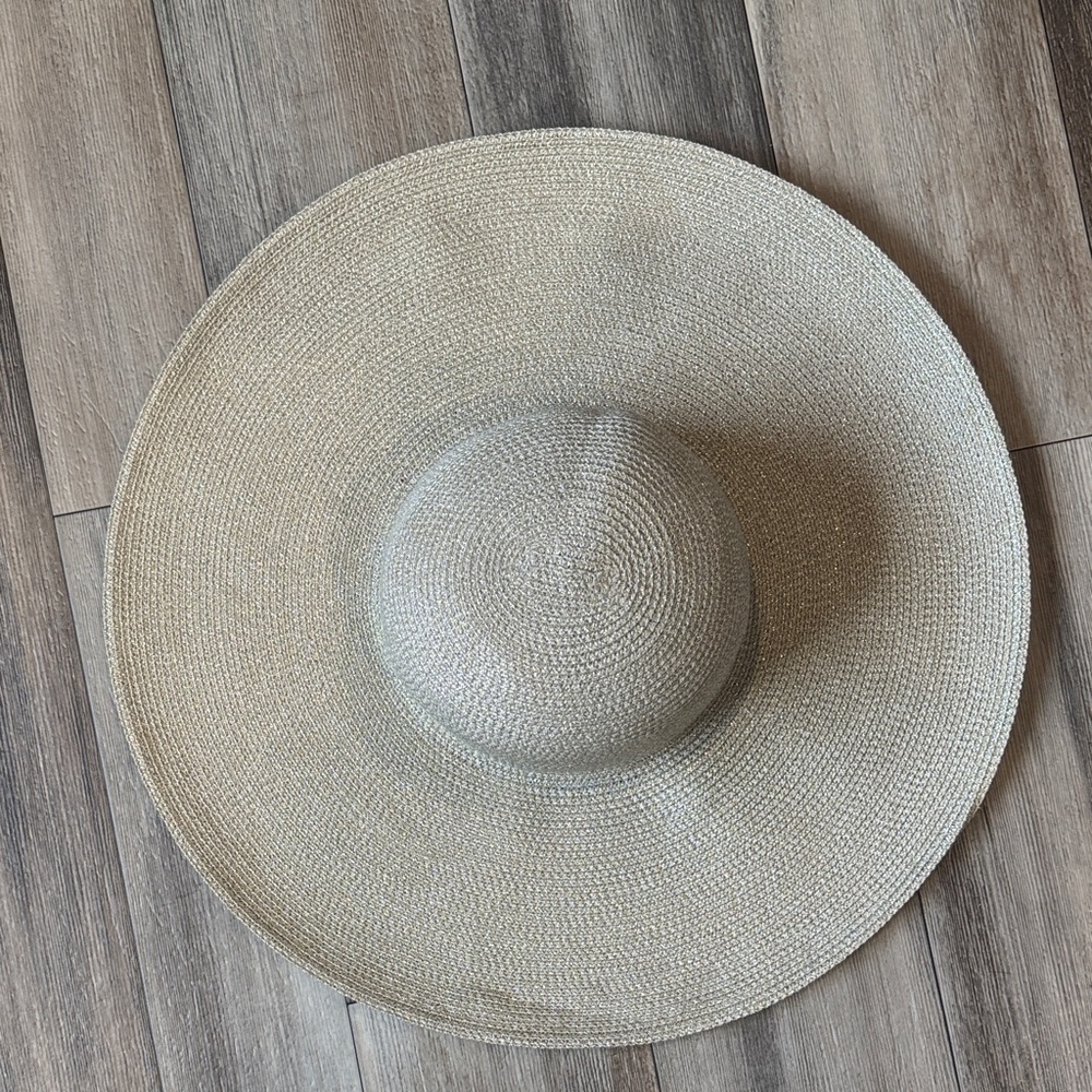 Elegant Vineyard Vines Sun Hat
